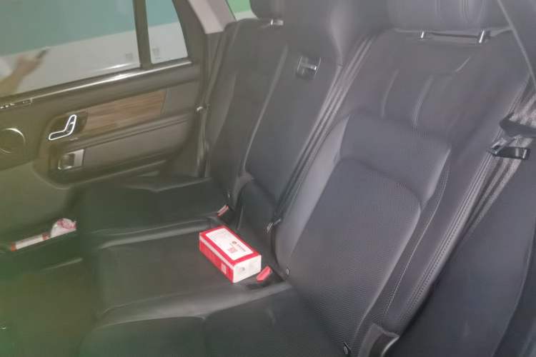 Used Land Rover Range 2018 3.0 SC V6 Vogue Extended-Length Model Left Rear Seat
