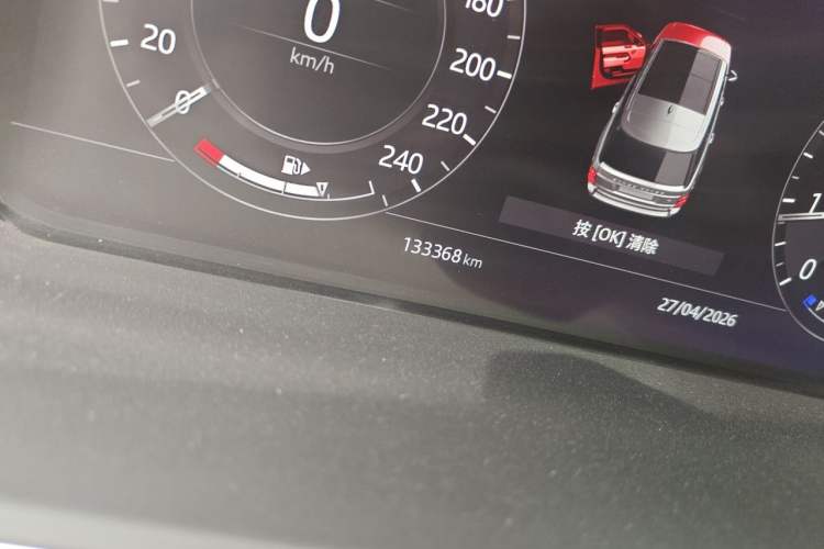 Used Land Rover Range 2018 3.0 SC V6 Vogue Extended-Length Model Odometer Close Up