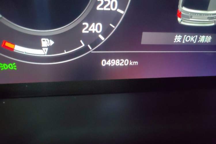 Used Land Rover Range 2018 3.0 SC V6 Vogue Extended-Length Model Odometer Close Up