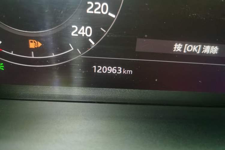 Used Land Rover Range 2018 3.0 SC V6 Vogue Extended-Length Model Odometer Close Up