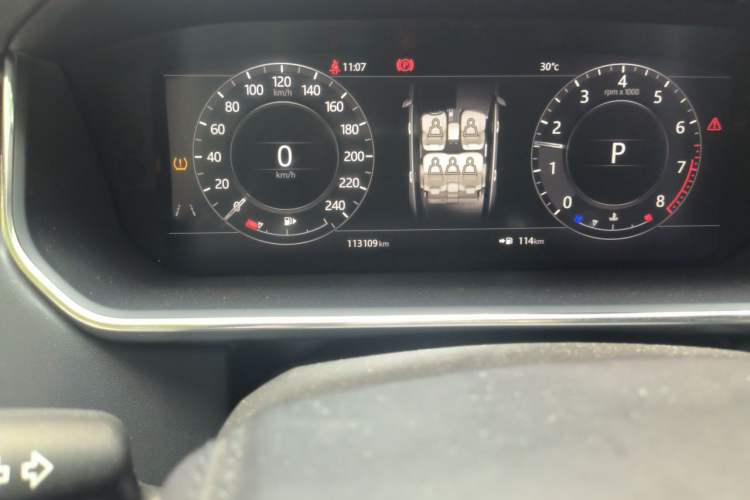 Used Land Rover Range 2018 3.0 SC V6 Vogue Extended-Length Model Odometer Close Up