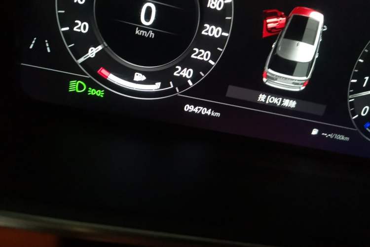 Used Land Rover Range 2018 3.0 SC V6 Grand Edition Odometer Close Up