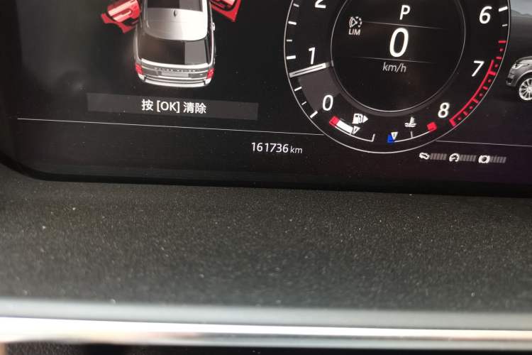 Used Land Rover Range 2018 3.0 SC V6 Grand Edition Odometer Close Up