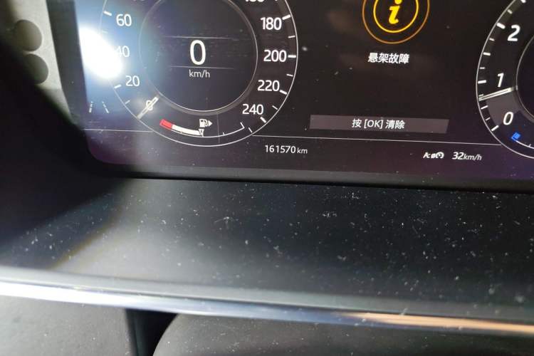 Used Land Rover Range 2018 3.0 SC V6 Vogue Extended-Length Model Odometer Close Up