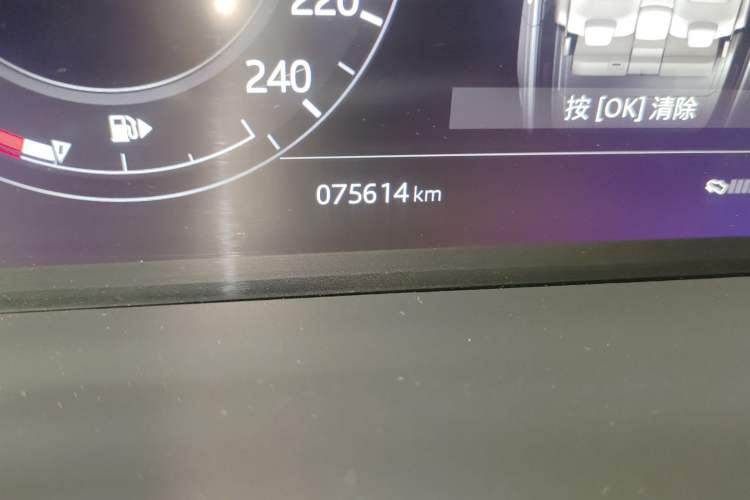 Used Land Rover Range  Odometer Close Up