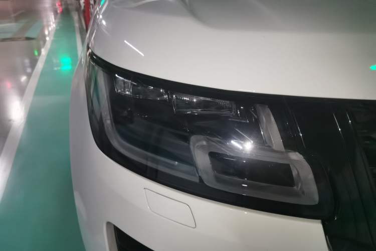 Used Land Rover Range 2018 3.0 SC V6 Vogue Extended-Length Model Right Front Headlight