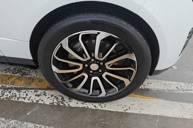 Used Land Rover Range 2018 3.0 SC V6 Vogue Legacy Edition Right Front Wheel Hub