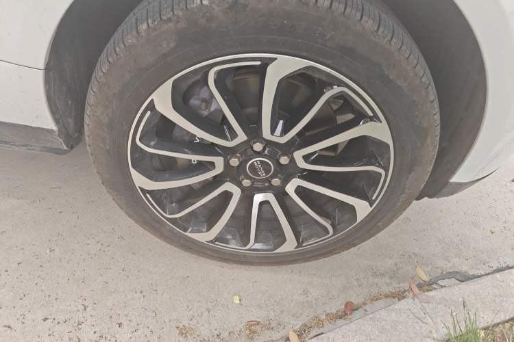Used Land Rover Range 2018 3.0 SC V6 Vogue Extended-Length Model Right Front Wheel Hub