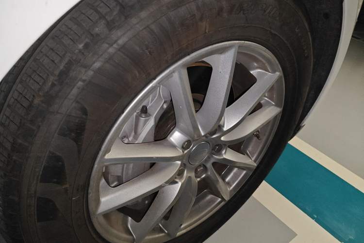 Used Land Rover Range 2018 3.0 SC V6 Grand Edition Right Front Wheel Hub