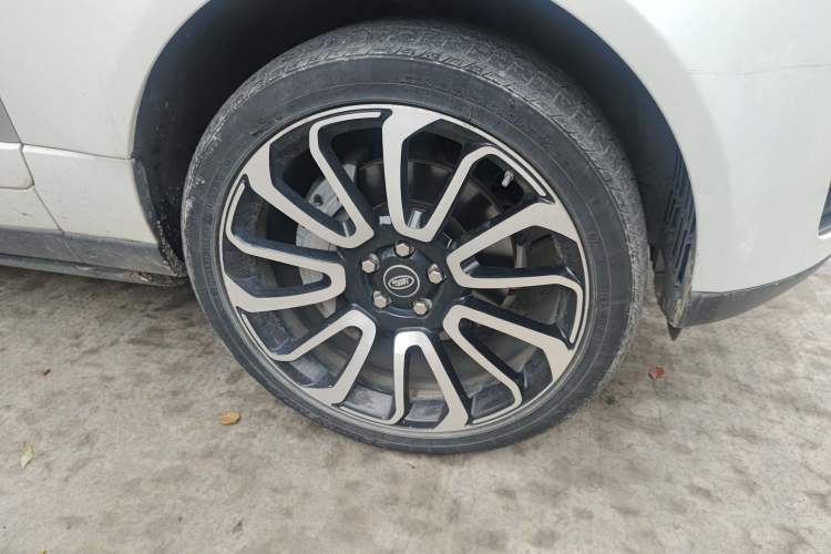 Used Land Rover Range 2018 3.0 SC V6 Grand Edition Right Front Wheel Hub