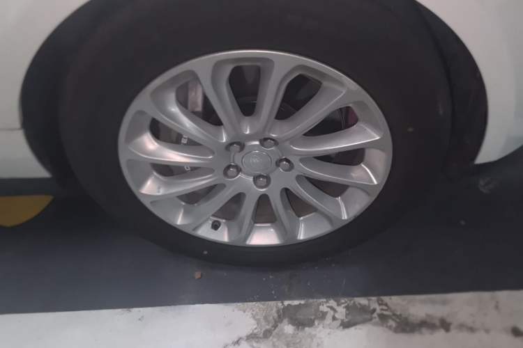 Used Land Rover Range 2018 3.0 SC V6 Vogue Extended-Length Model Right Front Wheel Hub
