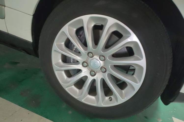 Used Land Rover Range 2018 3.0 SC V6 Vogue Extended-Length Model Right Front Wheel Hub