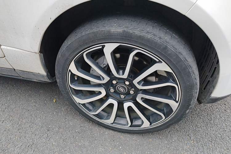 Used Land Rover Range 2018 3.0 SC V6 Grand Edition Right Front Wheel Hub