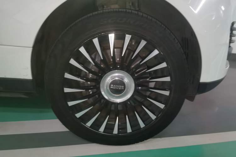 Used Land Rover Range 2018 3.0 SC V6 Vogue Extended-Length Model Right Front Wheel Hub