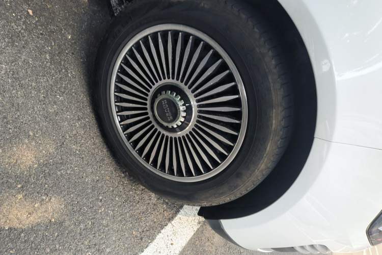Used Land Rover Range 2018 3.0 SC V6 Vogue Extended-Length Model Right Front Wheel Hub