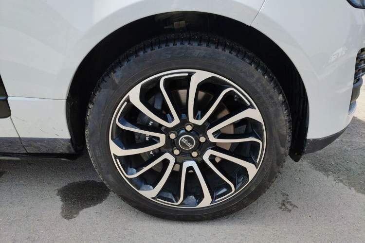 Used Land Rover Range 2018 3.0 SC V6 Vogue Extended-Length Model Right Front Wheel Hub