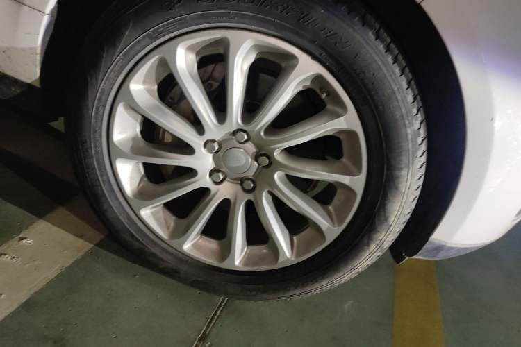 Used Land Rover Range 2018 3.0 SC V6 Vogue Legacy Edition Right Front Wheel Hub