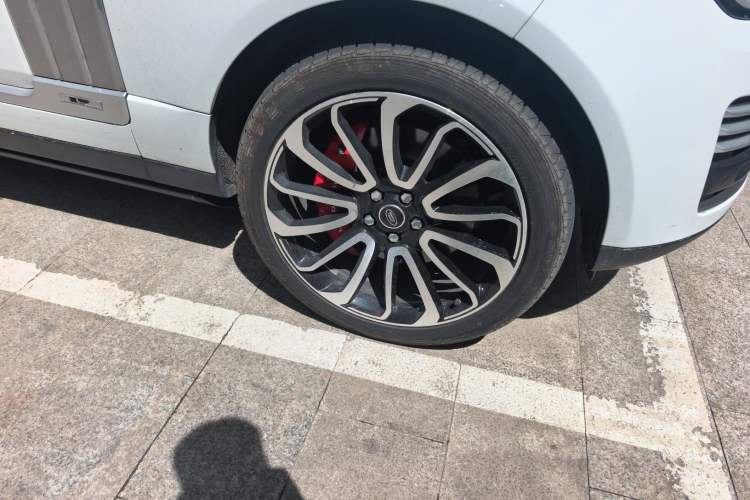Used Land Rover Range 2018 3.0 SC V6 Vogue Extended-Length Model Right Front Wheel Hub