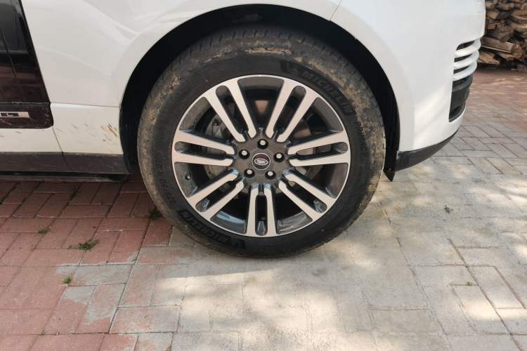 Used Land Rover Range 2018 3.0 SC V6 Grand Edition Right Front Wheel Hub