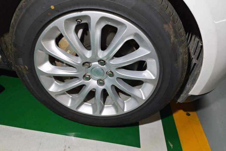 Used Land Rover Range 2018 3.0 SC V6 Vogue Extended-Length Model Right Front Wheel Hub