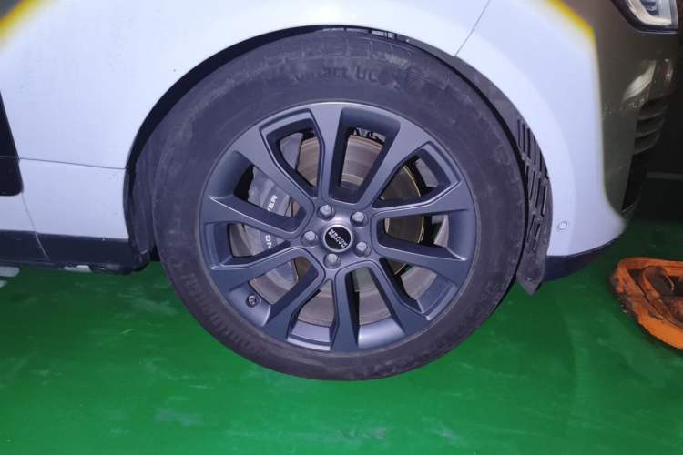 Used Land Rover Range  Right Front Wheel Hub