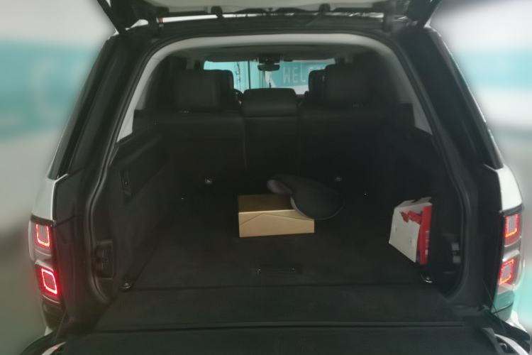 Used Land Rover Range 2018 3.0 SC V6 Vogue Extended-Length Model Trunk