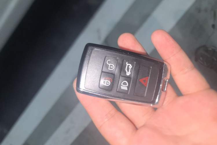 Used Land Rover Range 2018 3.0 SC V6 Vogue Extended-Length Model Vehicle Key
