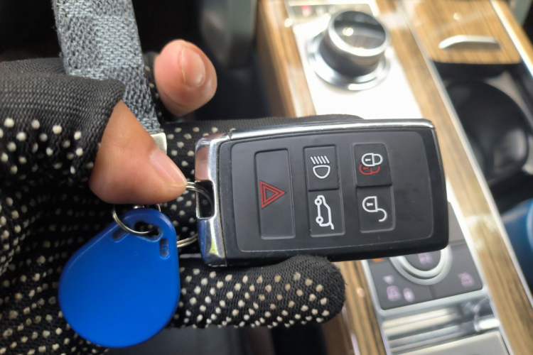 Used Land Rover Range 2018 3.0 SC V6 Vogue Extended-Length Model Vehicle Key