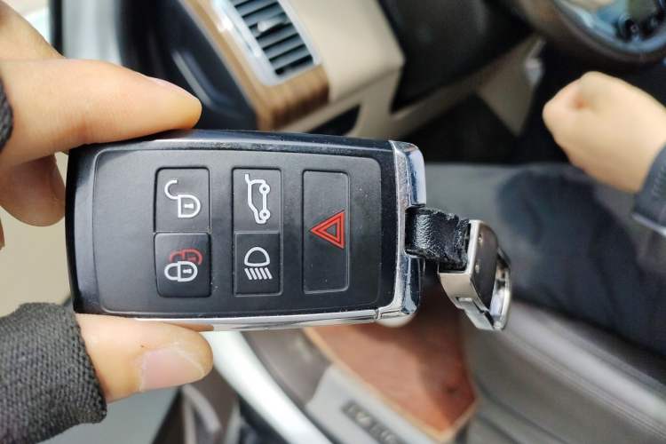 Used Land Rover Range 2018 3.0 SC V6 Vogue Extended-Length Model Vehicle Key