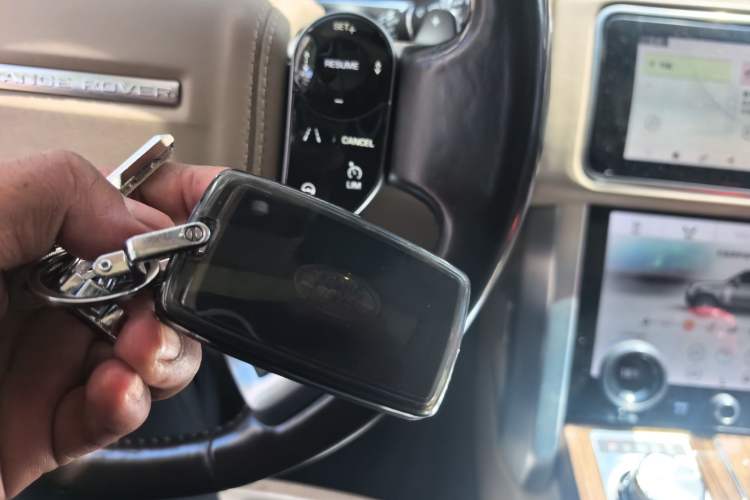 Used Land Rover Range 2018 3.0 SC V6 Vogue Extended-Length Model Vehicle Key