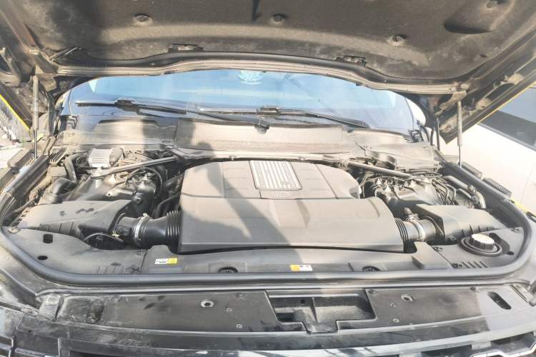 Used Land Rover Range 2018 3.0 SC V6 Vogue Legacy Edition Engine Bay