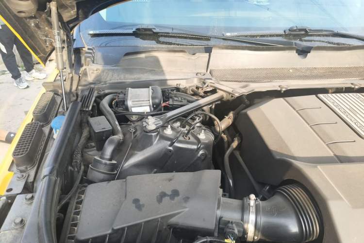 Used Land Rover Range 2018 3.0 SC V6 Vogue Legacy Edition Engine Bay Right