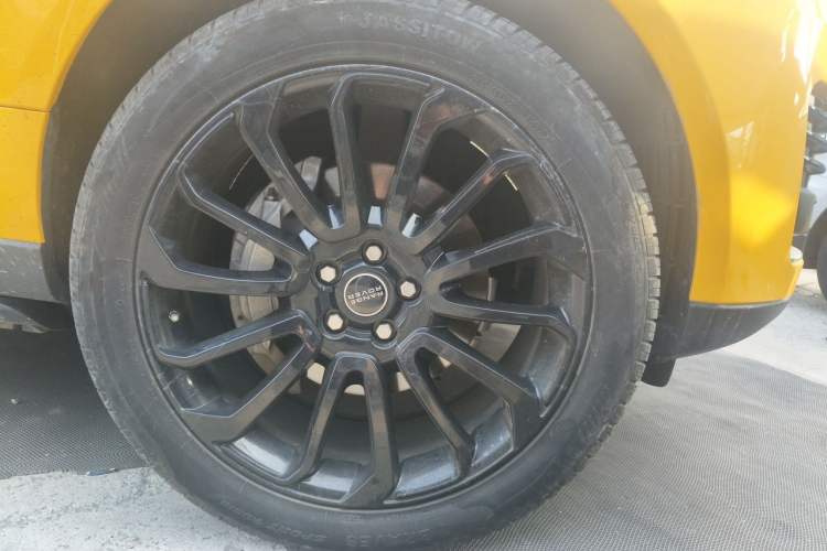 Used Land Rover Range 2018 3.0 SC V6 Vogue Legacy Edition Right Front Wheel Hub