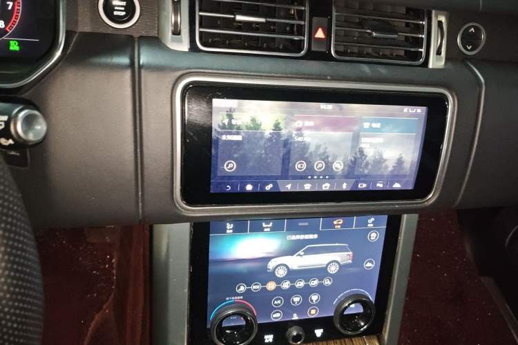 Used Land Rover Range 2019 3.0 SCV6 Legacy Edition Audio And AC Panel