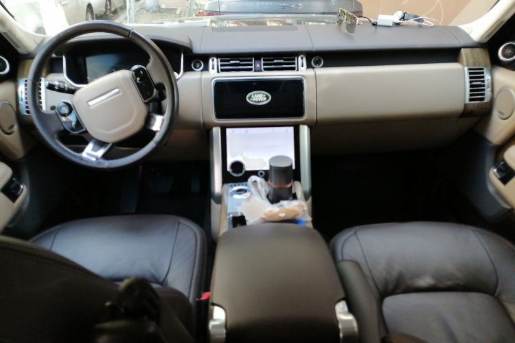 Used Land Rover Range 2019 3.0 SCV6 Legacy Edition Center Console