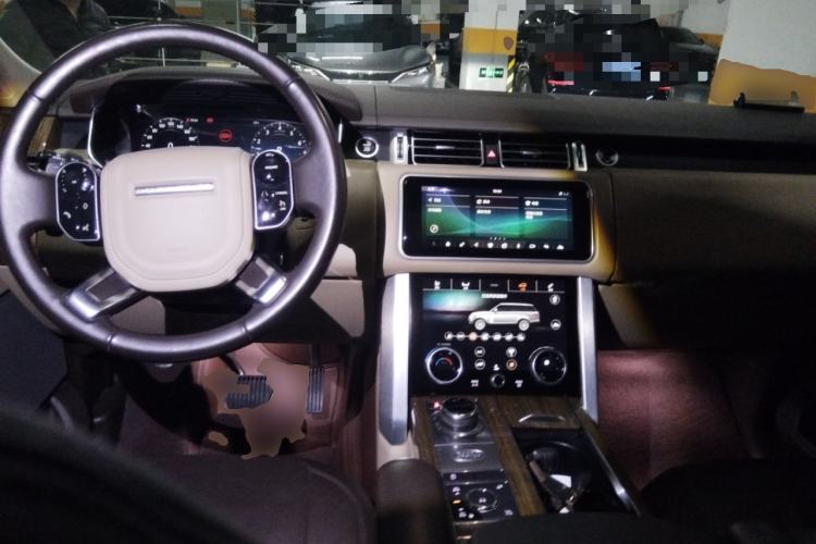 Used Land Rover Range 2019 3.0 SCV6 Legacy Edition Center Console