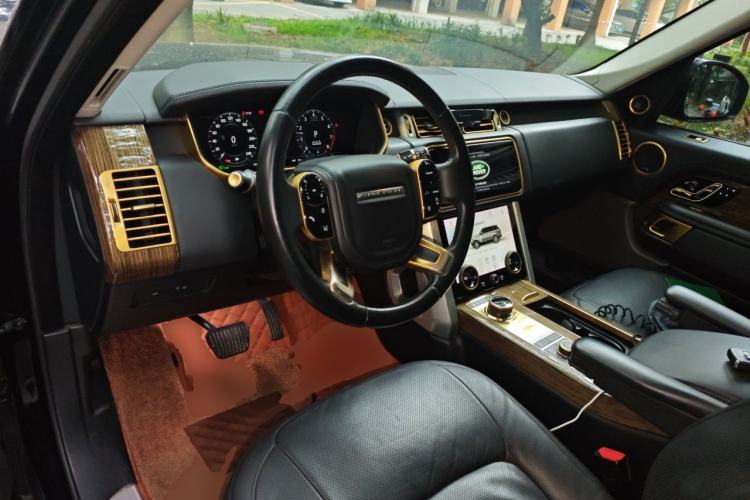 Used Land Rover Range 2019 3.0 SCV6 Legacy Edition Center Console
