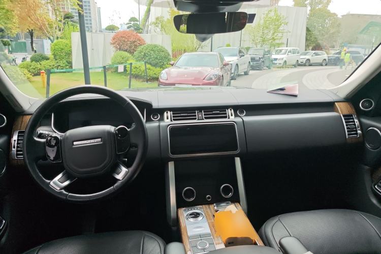 Used Land Rover Range 2019 3.0 SC V6 Long-wheelbase Version Center Console