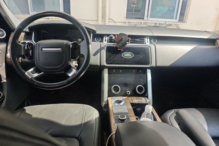 Used Land Rover Range 2019 3.0 SCV6 Legacy Edition Center Console