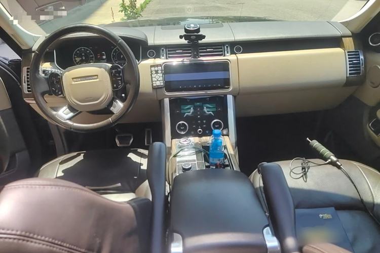 Used Land Rover Range 2019 3.0 SCV6 Legacy Edition Center Console