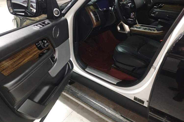 Used Land Rover Range 2019 3.0 SCV6 Legacy Edition Driver Seat
