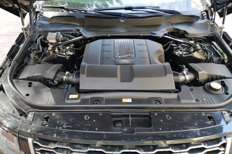 Used Land Rover Range 2019 3.0 SCV6 Legacy Edition Engine Bay