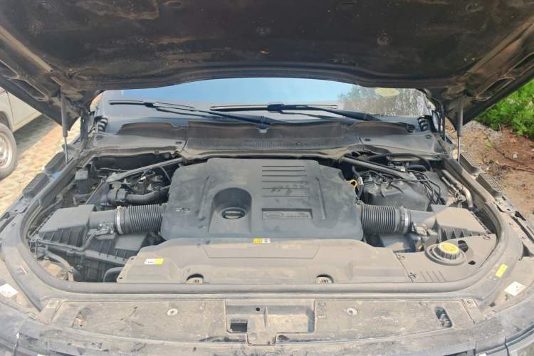 Used Land Rover Range  Engine Bay