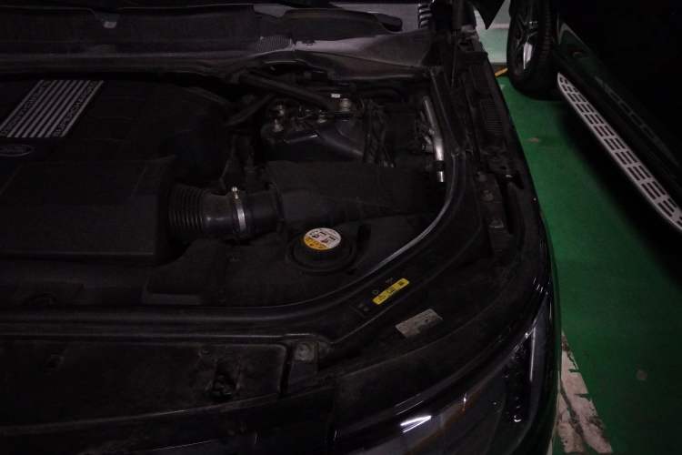 Used Land Rover Range 2019 3.0 SCV6 Legacy Edition Engine Bay Left
