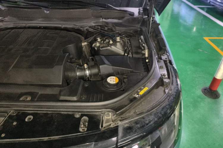 Used Land Rover Range 2019 3.0 SC V6 Grand Edition Engine Bay Left