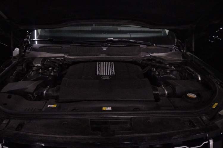 Used Land Rover Range 2019 3.0 SCV6 Legacy Edition Engine Bay