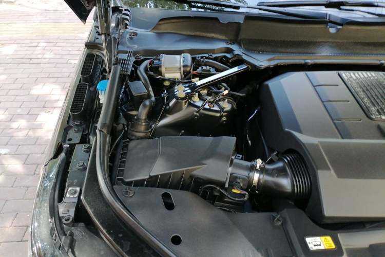 Used Land Rover Range 2019 3.0 SCV6 Legacy Edition Engine Bay Right