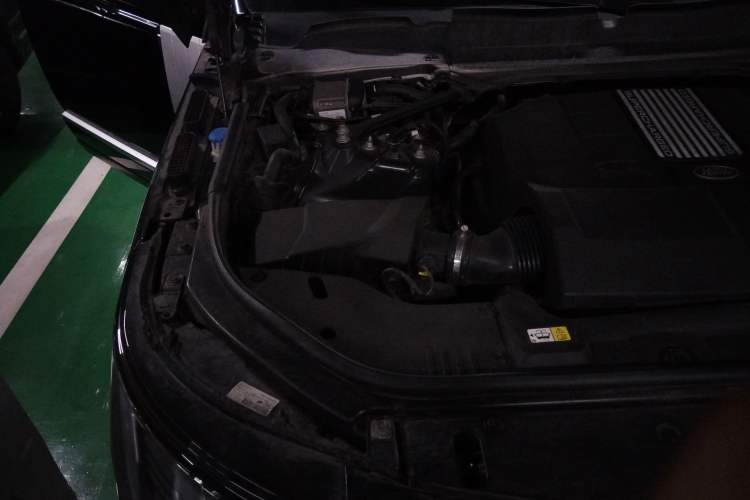 Used Land Rover Range 2019 3.0 SCV6 Legacy Edition Engine Bay Right