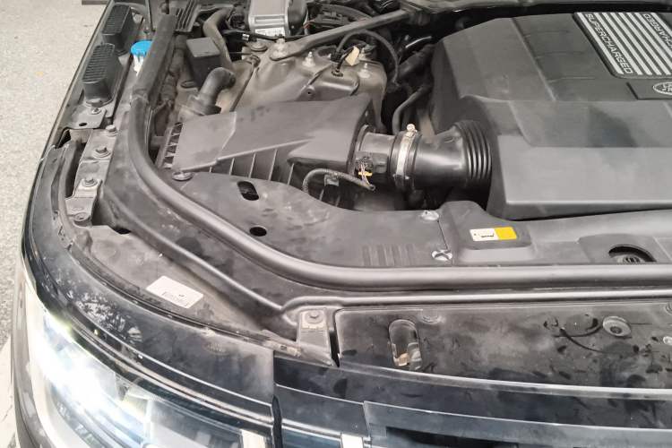 Used Land Rover Range 2019 3.0 SC V6 Long-wheelbase Version Engine Bay Right