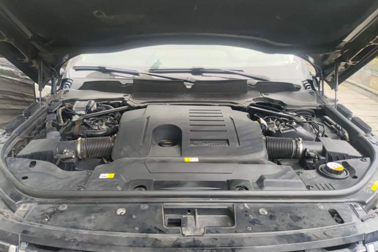 Used Land Rover Range  Engine Bay
